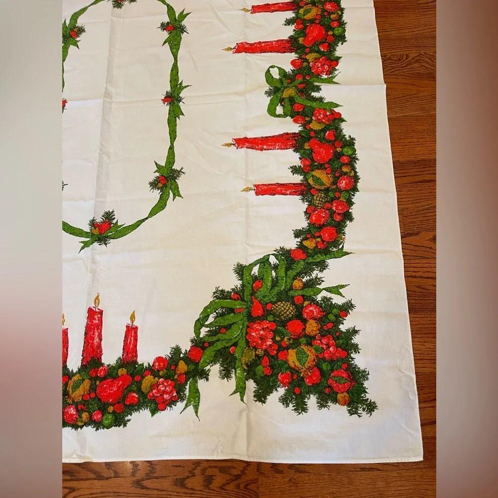 Fallani & Cohn gorgeous mid century Christmas all cotton tablecloth 62” x‎ 51”